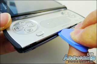 Illustration for article titled The PlayStation Phone, Torn Apart